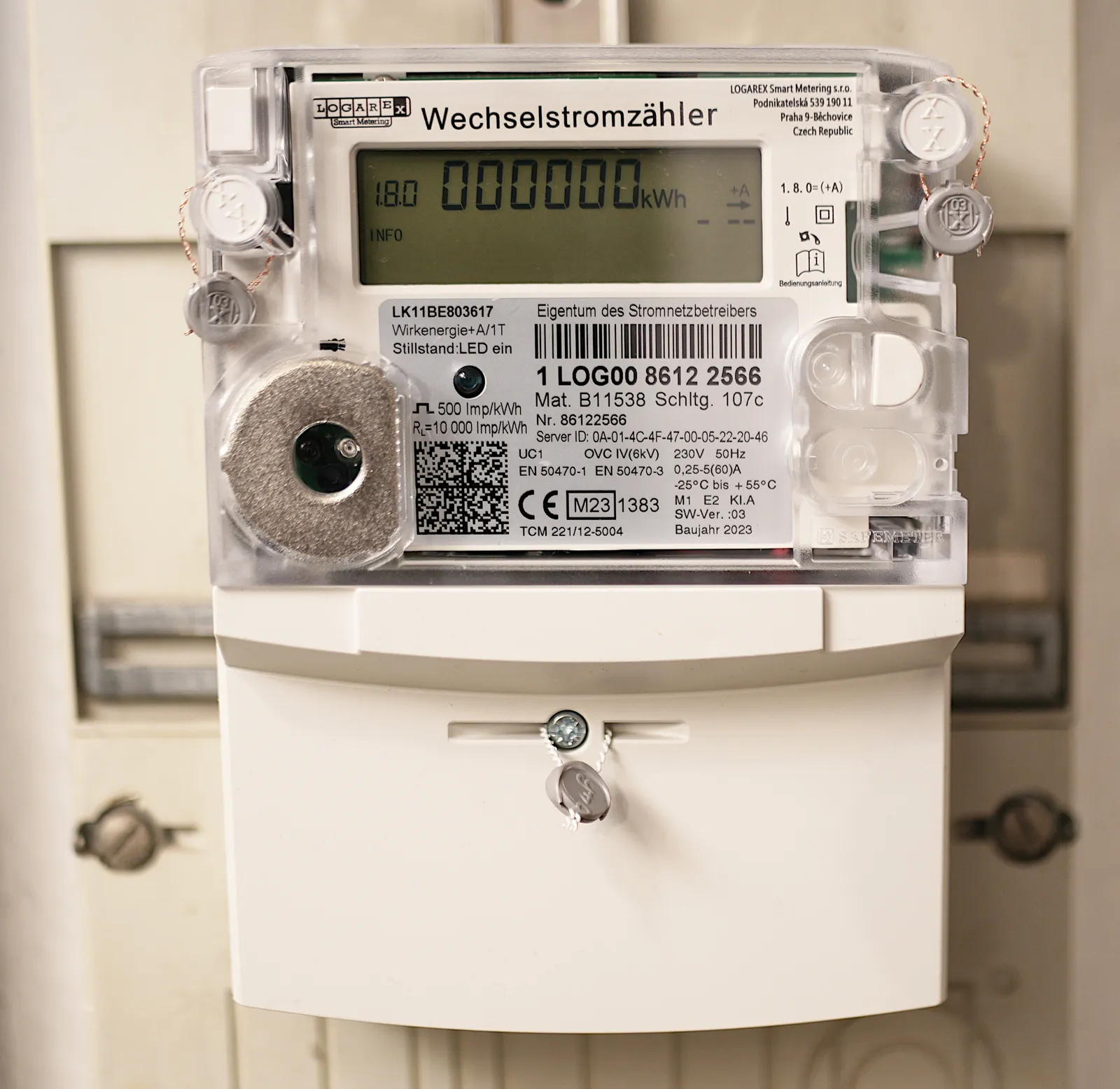 Digitaler Wechselstromzähler mit Display, ohne Smart-Meter-Gateway.